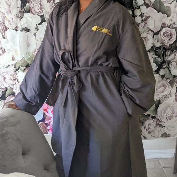 Makeup Robe - Picture 1 of 5